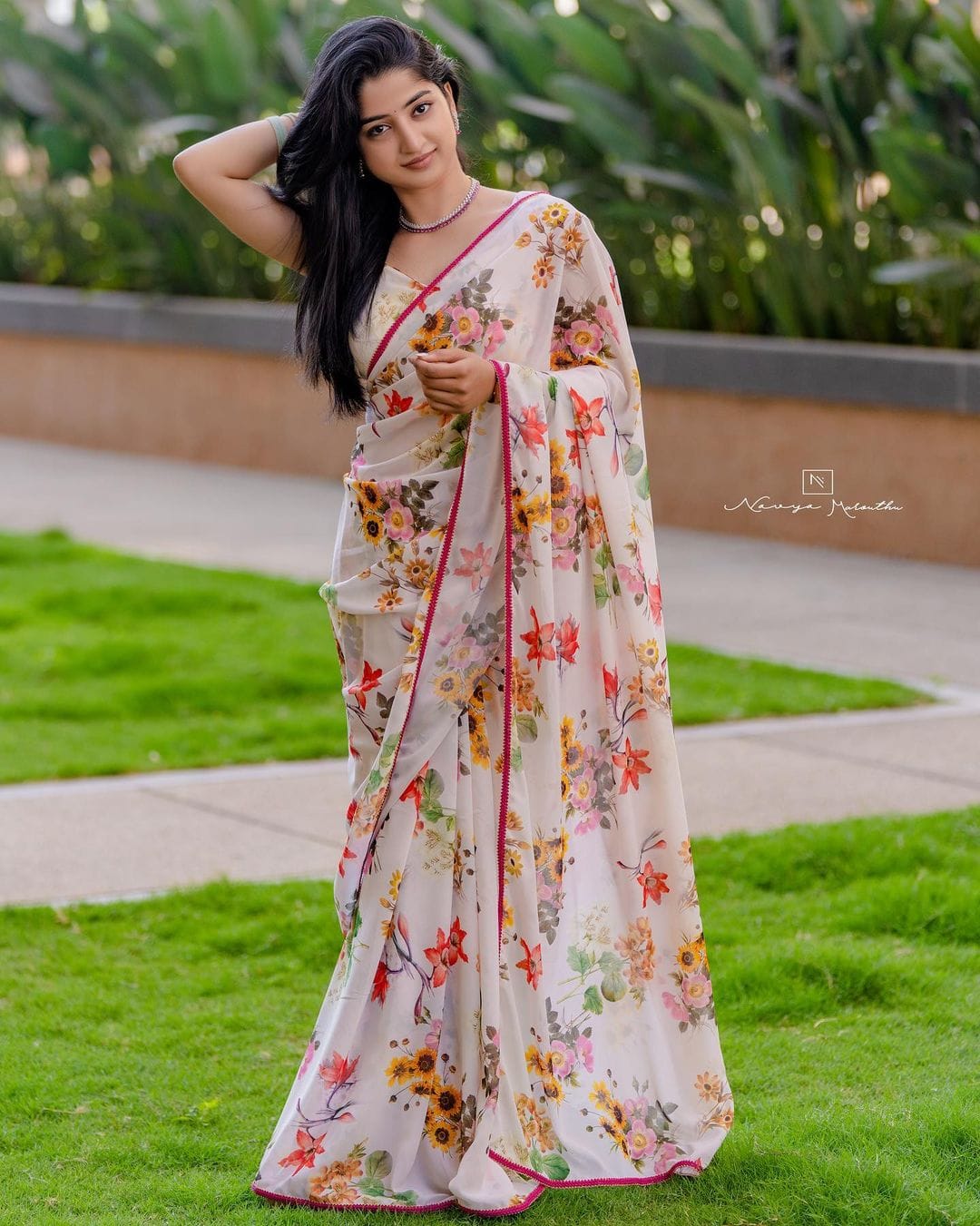 Off White Floral Digital Printed Bollywood Choiced Georgette Saree