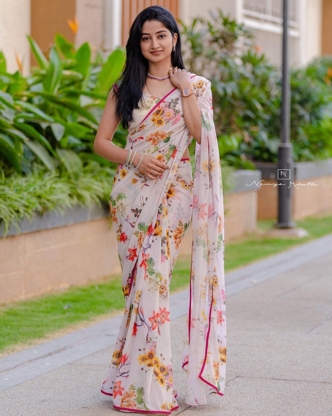 Off White Floral Digital Printed Bollywood Choiced Georgette Saree