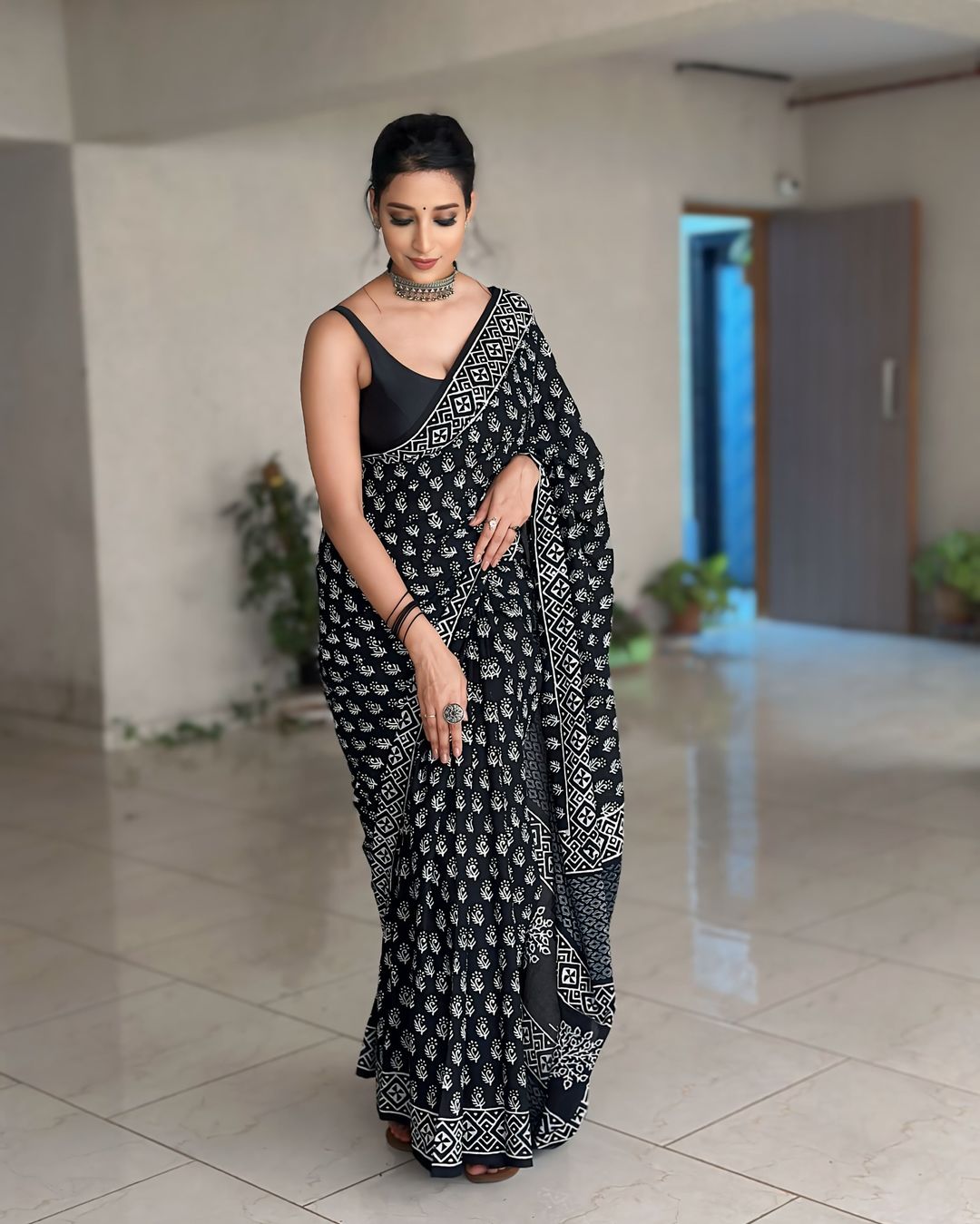 One Minute Ready To Wear Black Printed Daily Wear Cotton Linen Saree