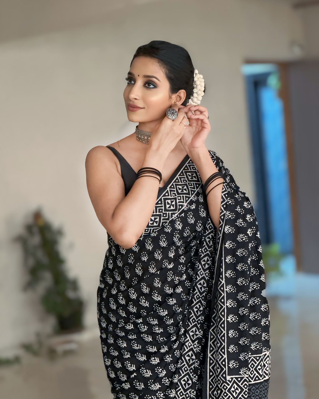 One Minute Ready To Wear Black Printed Daily Wear Cotton Linen Saree