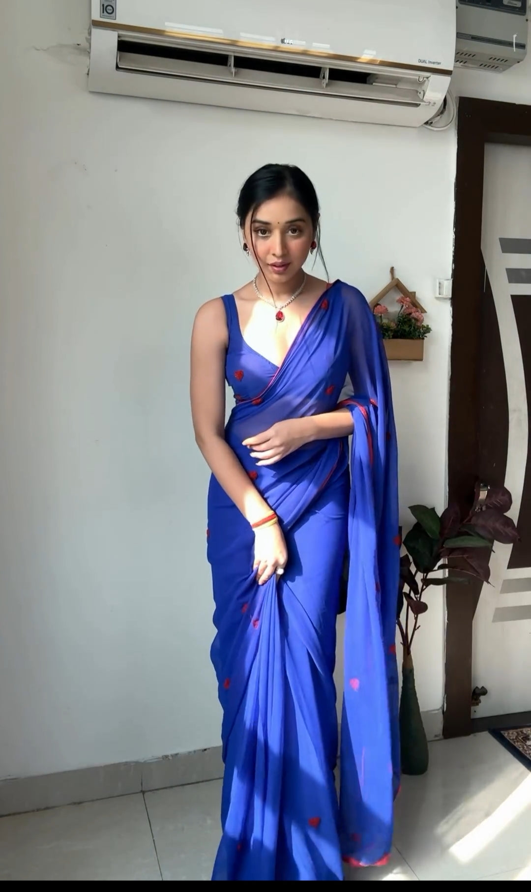 One Minute Ready To Wear Classic beauty Glamour in Bloom Saree