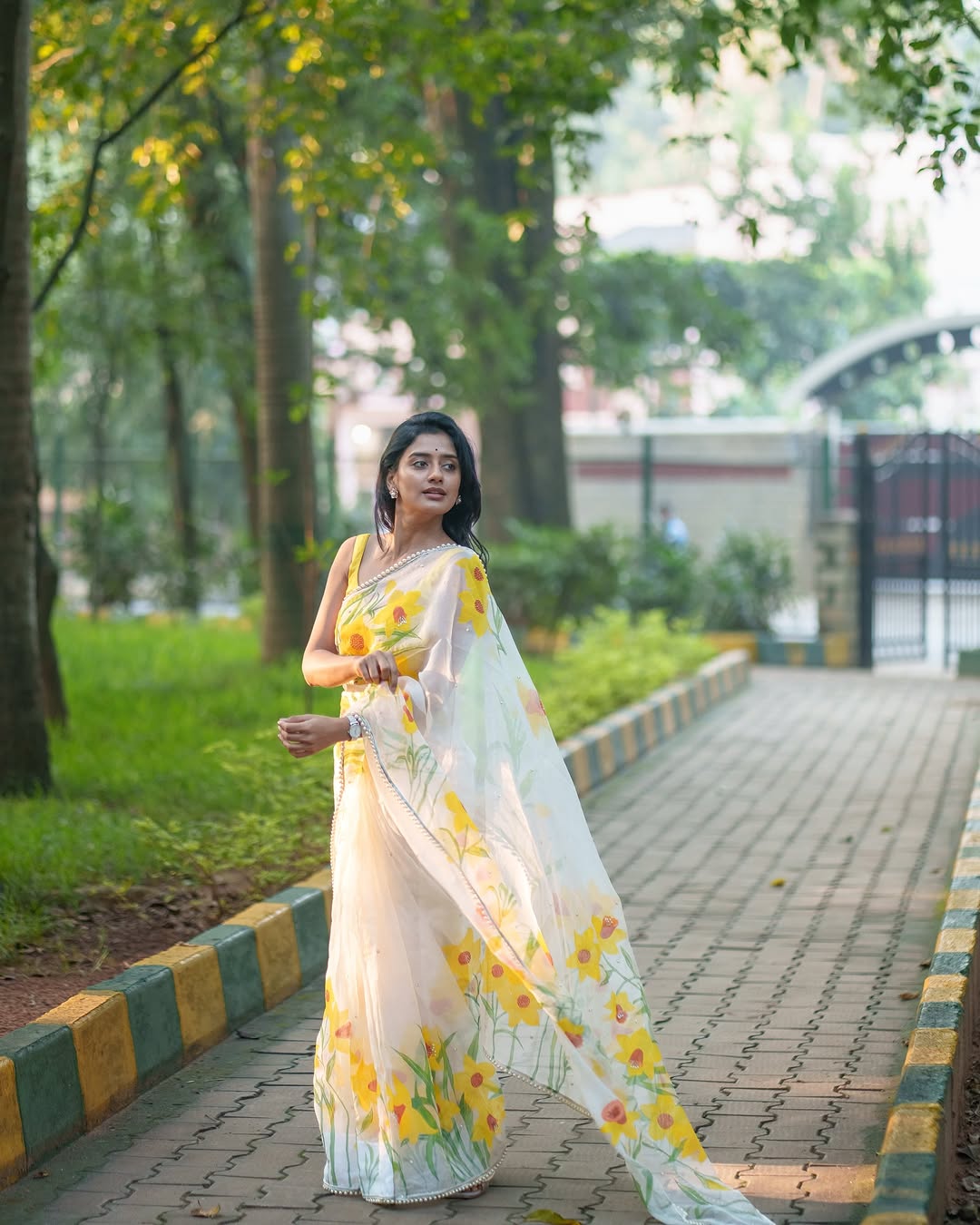 One Minute Ready To Wear Engrossing Off White Organza Silk Saree with Stitch Blouse