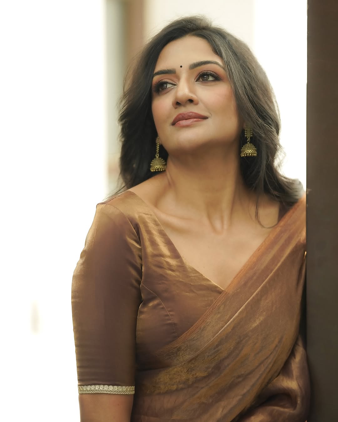 One Minute Ready To Wear Golden And Shining Party Wear Saree With Stitch Blouse