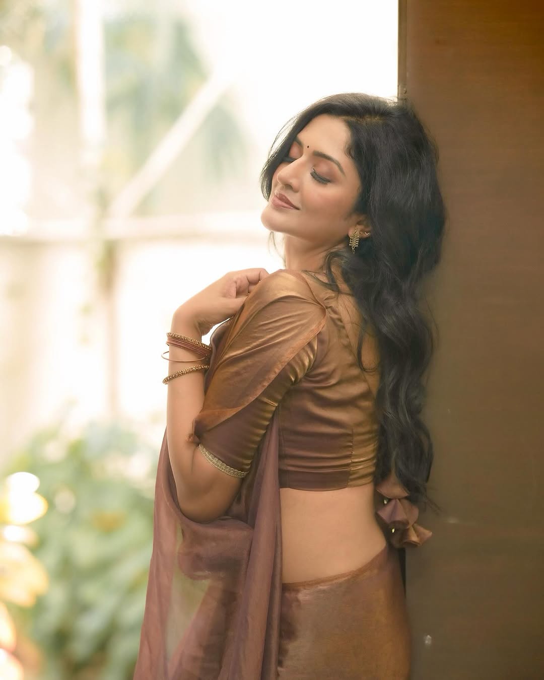 One Minute Ready To Wear Golden And Shining Party Wear Saree With Stitch Blouse