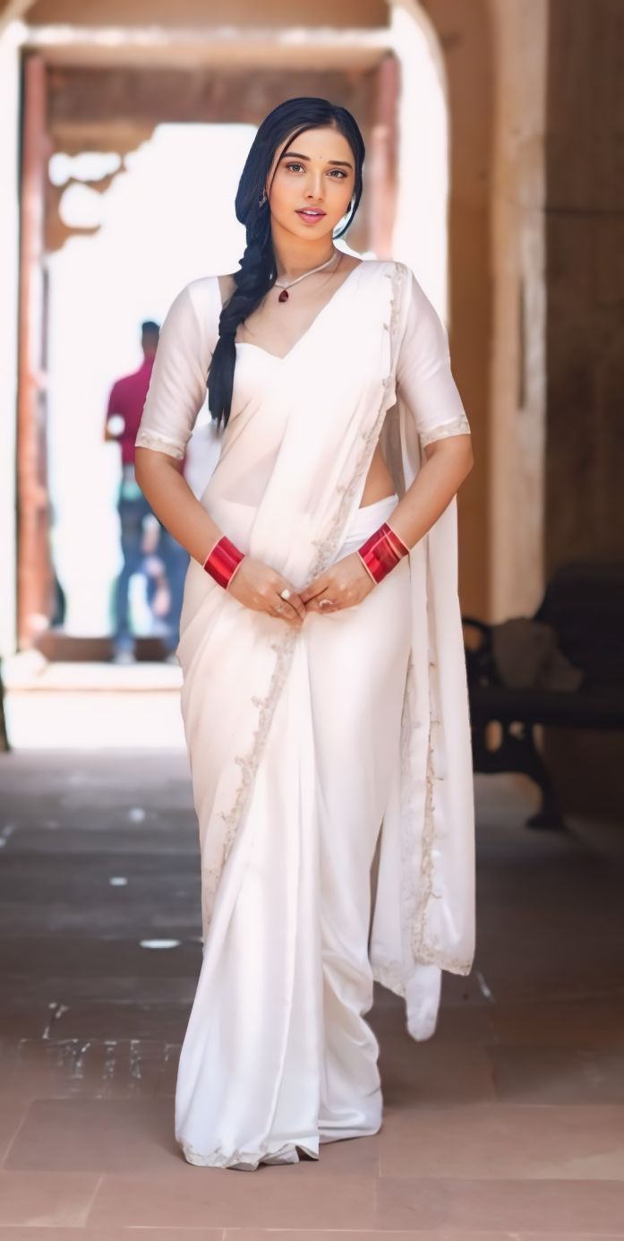 One Minute Ready To Wear Classic Graceful Elegance White Saree With Stitch Blouse