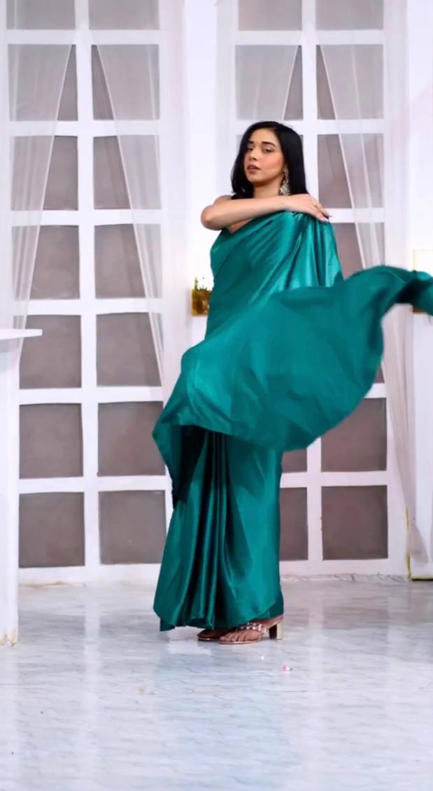 One Minute Ready To Wear Rama Long Sleeves Elegant Party Wear Saree