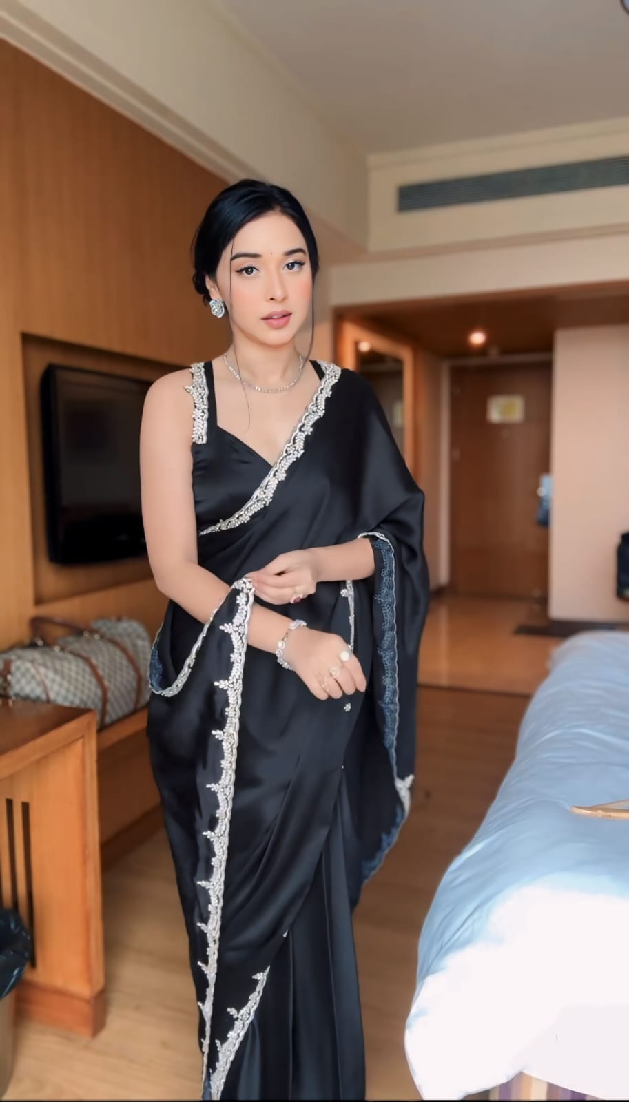 One Minute Ready To Wear Classic Graceful Elegance Black Saree With Stitch Blouse