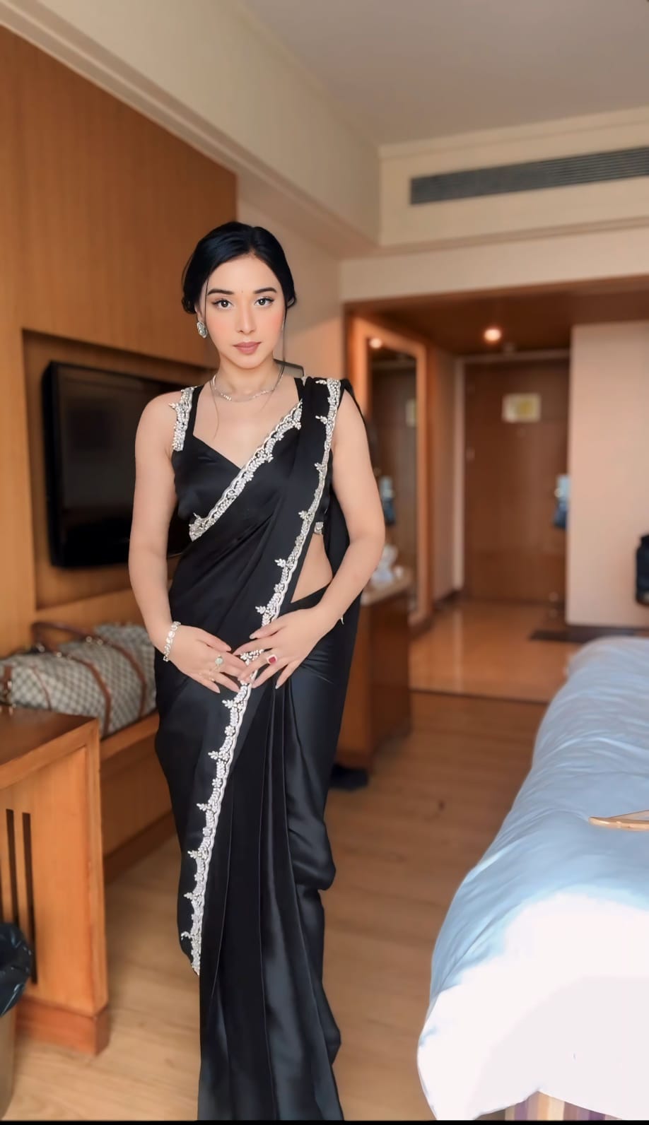 One Minute Ready To Wear Classic Graceful Elegance Black Saree With Stitch Blouse