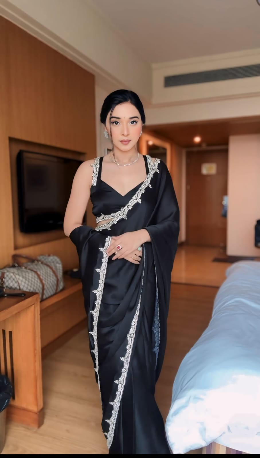 One Minute Ready To Wear Classic Graceful Elegance Black Saree With Stitch Blouse